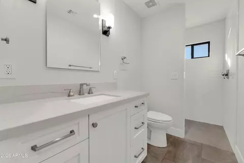 Bath - 4101 E Coolidge St, Phoenix, AZ 85018 photo 3 of 4