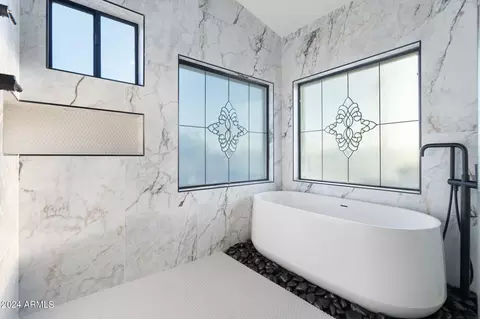 Bath - 1643 W Griswold Rd, Phoenix, AZ 85021 photo 1 of 12