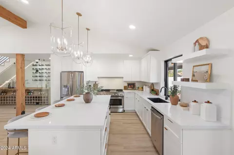 Kitchen - 1643 W Griswold Rd, Phoenix, AZ 85021 photo 4 of 11