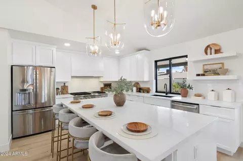 Kitchen - 1643 W Griswold Rd, Phoenix, AZ 85021 photo 9 of 11