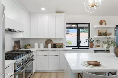 Kitchen - 1643 W Griswold Rd, Phoenix, AZ 85021 photo 8 of 11