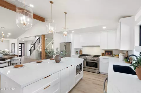 Kitchen - 1643 W Griswold Rd, Phoenix, AZ 85021 photo 1 of 11