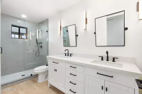Bath - 1643 W Griswold Rd, Phoenix, AZ 85021 photo 3 of 12