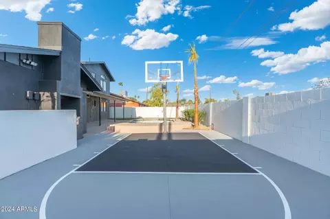 Exterior - 1643 W Griswold Rd, Phoenix, AZ 85021 photo 11 of 12