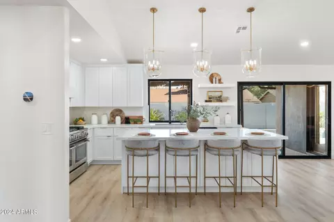 Kitchen - 1643 W Griswold Rd, Phoenix, AZ 85021 photo 6 of 11