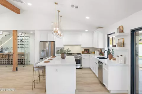 Kitchen - 1643 W Griswold Rd, Phoenix, AZ 85021 photo 2 of 11