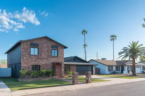 Exterior - 1643 W Griswold Rd, Phoenix, AZ 85021 photo 4 of 12