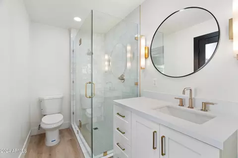 Bath - 1643 W Griswold Rd, Phoenix, AZ 85021 photo 11 of 12