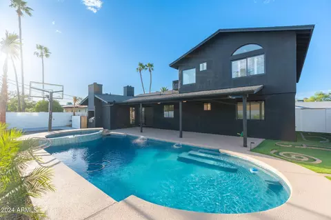 Exterior - 1643 W Griswold Rd, Phoenix, AZ 85021 photo 8 of 12