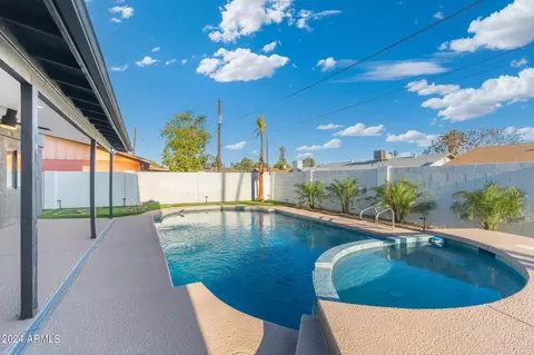Exterior - 1643 W Griswold Rd, Phoenix, AZ 85021 photo 10 of 12