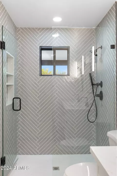 Bath - 1643 W Griswold Rd, Phoenix, AZ 85021 photo 4 of 12