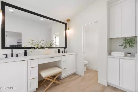 Bath - 1643 W Griswold Rd, Phoenix, AZ 85021 photo 10 of 12