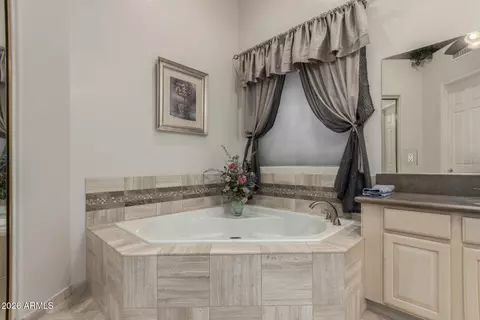 Bath - 4419 E Robin Ln, Phoenix, AZ 85050 photo 3 of 5