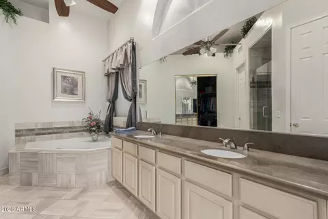 Bath - 4419 E Robin Ln, Phoenix, AZ 85050 photo 1 of 5