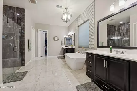 Bath - 2909 E Harwell Rd, Phoenix, AZ 85042 photo 1 of 7