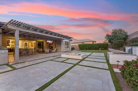 Exterior - 2909 E Harwell Rd, Phoenix, AZ 85042 photo 11 of 15