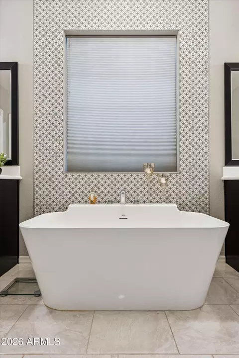 Bath - 2909 E Harwell Rd, Phoenix, AZ 85042 photo 2 of 7