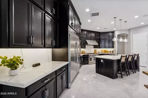 Kitchen - 2909 E Harwell Rd, Phoenix, AZ 85042 photo 4 of 5