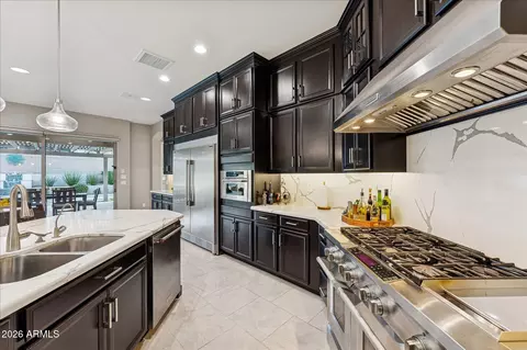 Kitchen - 2909 E Harwell Rd, Phoenix, AZ 85042 photo 3 of 5
