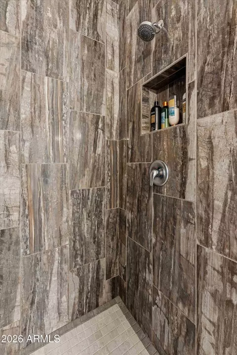 Bath - 2909 E Harwell Rd, Phoenix, AZ 85042 photo 3 of 7