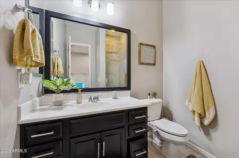 Bath - 2909 E Harwell Rd, Phoenix, AZ 85042 photo 4 of 7