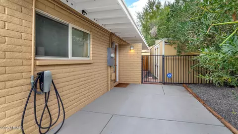 Exterior - 2260 E Palmaire Ave, Phoenix, AZ 85020 photo 16 of 18