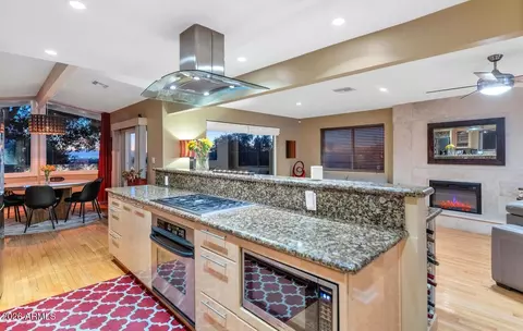 Kitchen - 2260 E Palmaire Ave, Phoenix, AZ 85020 photo 6 of 7