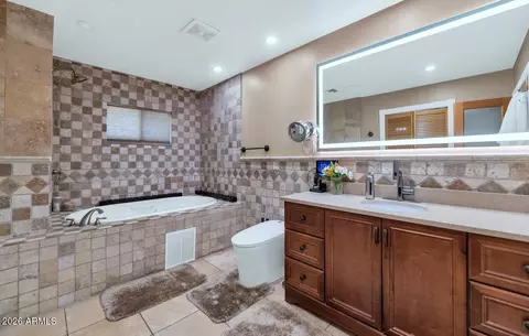 Bath - 2260 E Palmaire Ave, Phoenix, AZ 85020 photo 1 of 4