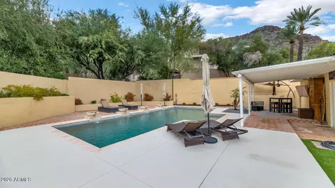 Exterior - 2260 E Palmaire Ave, Phoenix, AZ 85020 photo 4 of 18