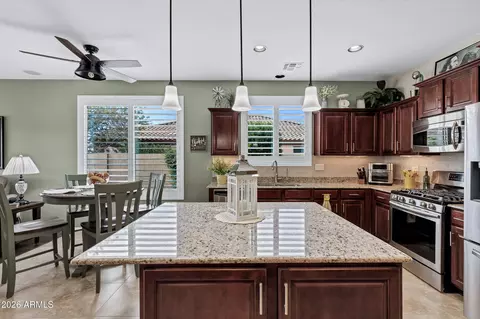 Kitchen - 11121 E Quintana Ave, Mesa, AZ 85212 photo 4 of 4