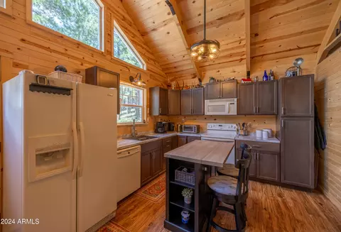 Kitchen - 1225 Highway Loop, Forest Lakes, AZ 85931 photo 3 of 4