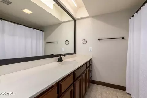 Bath - 5341 N 2nd Dr, Phoenix, AZ 85013 photo 2 of 2