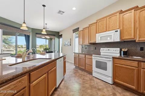 Kitchen - 4548 E Nightingale Ln, Gilbert, AZ 85298 photo 5 of 6