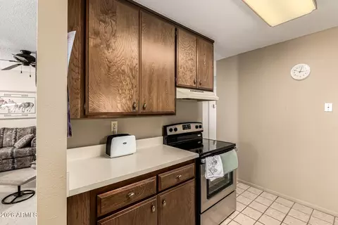 Kitchen - 5525 E Thomas Rd #O8, Phoenix, AZ 85018 photo 4 of 4
