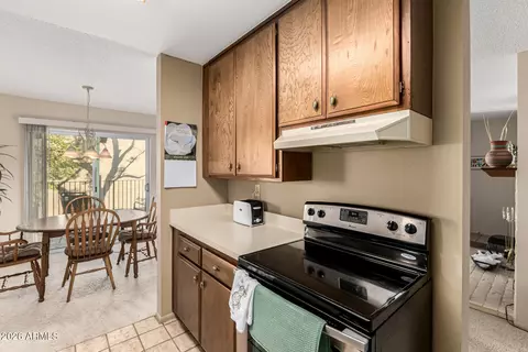 Kitchen - 5525 E Thomas Rd #O8, Phoenix, AZ 85018 photo 2 of 4