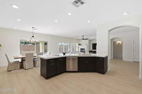 Kitchen - 2935 E Lynx Way, Gilbert, AZ 85298 photo 4 of 6