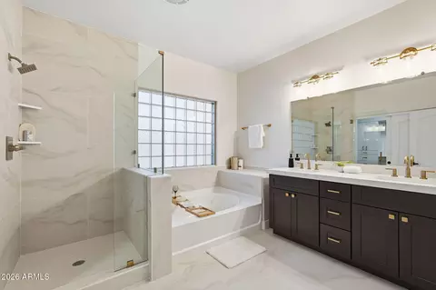 Bath - 2935 E Lynx Way, Gilbert, AZ 85298 photo 1 of 4