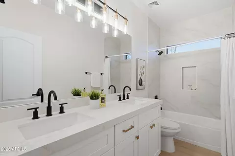 Bath - 2935 E Lynx Way, Gilbert, AZ 85298 photo 4 of 4