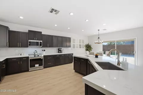 Kitchen - 2935 E Lynx Way, Gilbert, AZ 85298 photo 2 of 6
