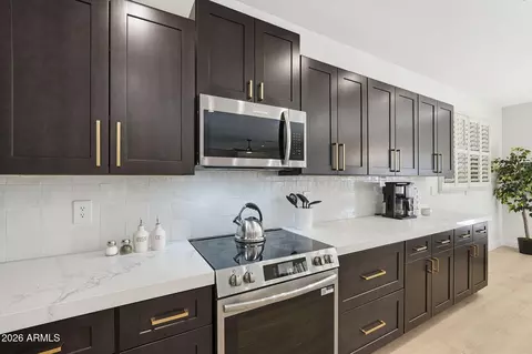 Kitchen - 2935 E Lynx Way, Gilbert, AZ 85298 photo 6 of 6