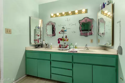 Bath - 1615 E Hudson Dr, Tempe, AZ 85281 photo 1 of 3