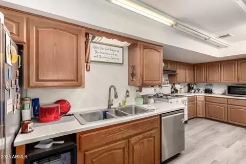 Kitchen - 1615 E Hudson Dr, Tempe, AZ 85281 photo 3 of 4