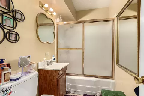 Bath - 1615 E Hudson Dr, Tempe, AZ 85281 photo 3 of 3