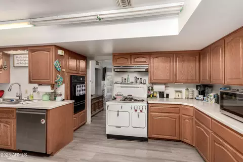 Kitchen - 1615 E Hudson Dr, Tempe, AZ 85281 photo 4 of 4