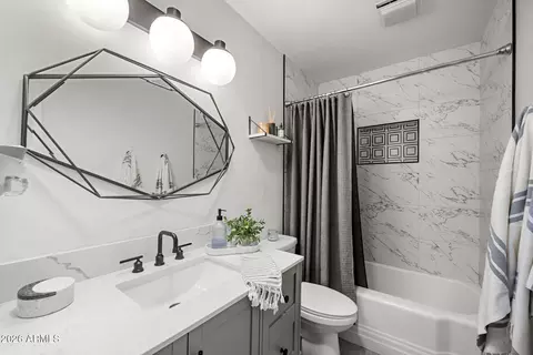 Bath - 4215 E Flower St, Phoenix, AZ 85018 photo 5 of 5