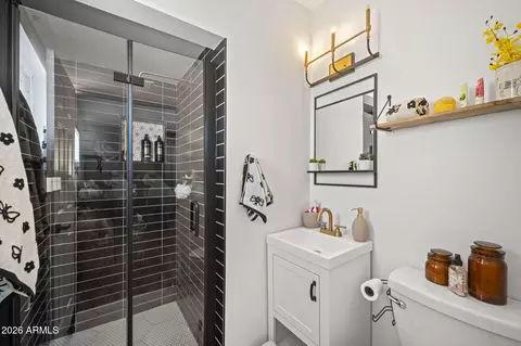 Bath - 4215 E Flower St, Phoenix, AZ 85018 photo 4 of 5