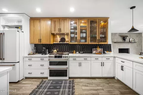 Kitchen - 4215 E Flower St, Phoenix, AZ 85018 photo 2 of 4