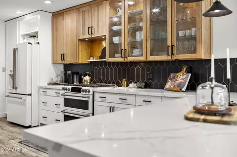 Kitchen - 4215 E Flower St, Phoenix, AZ 85018 photo 3 of 4