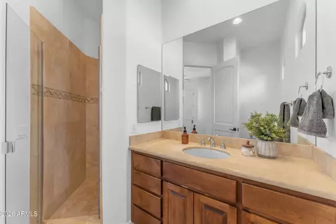 Bath - 303 E Wexford Cv, Phoenix, AZ 85020 photo 7 of 7