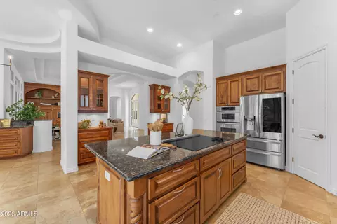 Kitchen - 303 E Wexford Cv, Phoenix, AZ 85020 photo 4 of 4